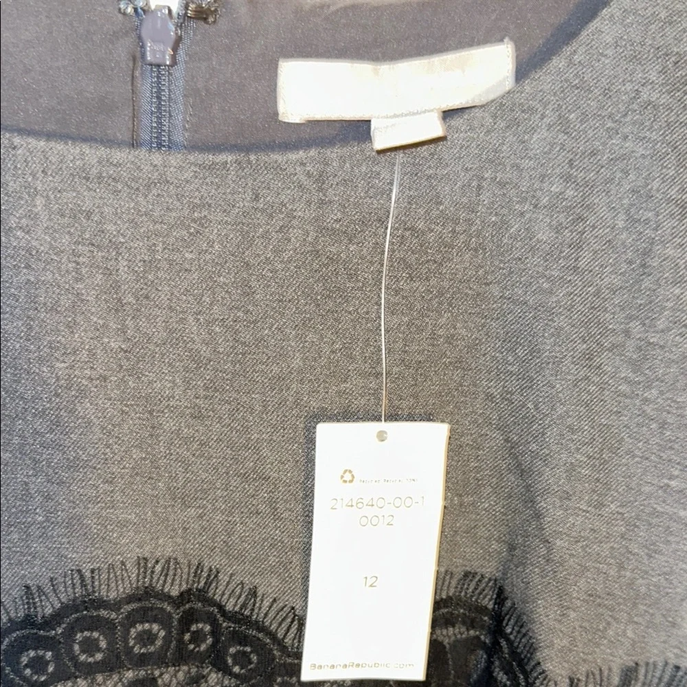 Elegant Wool and Black Lace Dress - Picture 3 of 6